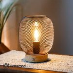 چراغ خواب رومیزی قفسی فلزی JHY DESIGN روی میز چوبی